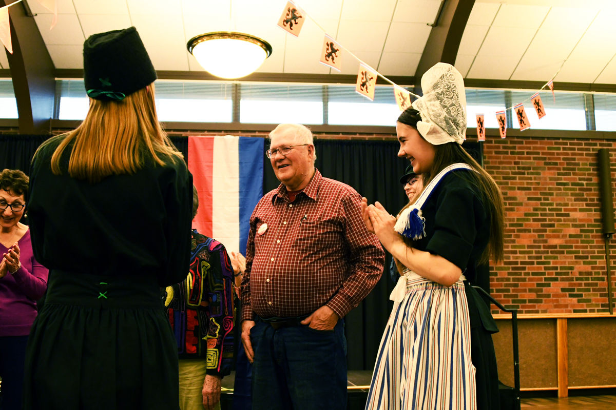 139 Curt Folkerts, the birthday boy, was surrounded by the Dutchesses..JPG